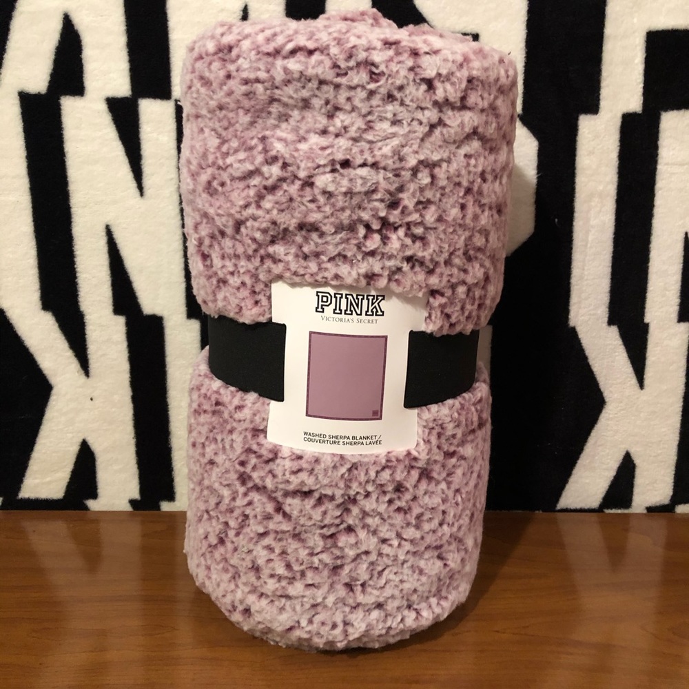 VS PINK SHERPA BLANKET NEW SOFT NWT